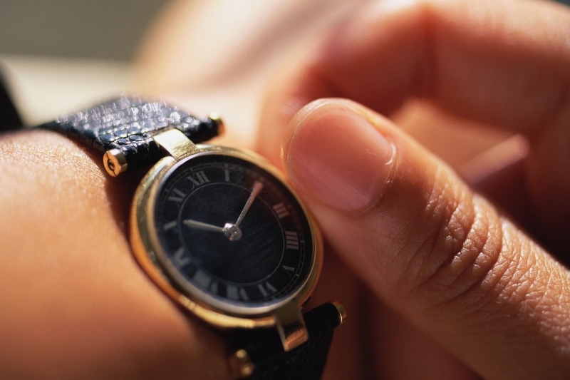 Когда появились первые наручные часы?