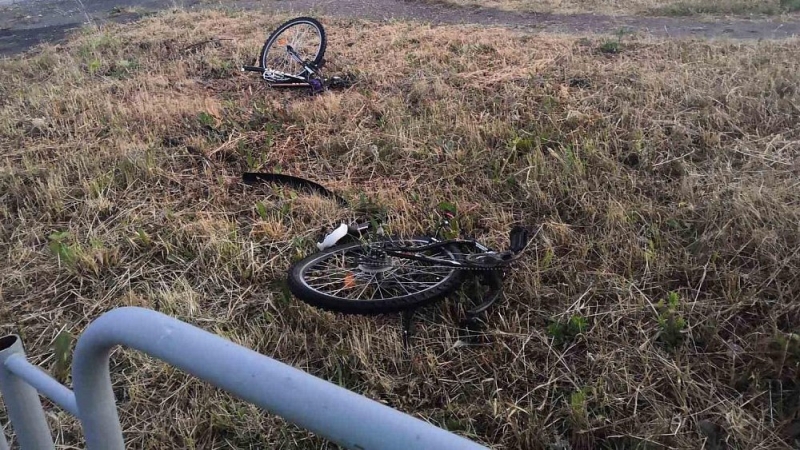 Подросток на велосипеде попал под колеса ВАЗа на перекрестке в Миассе