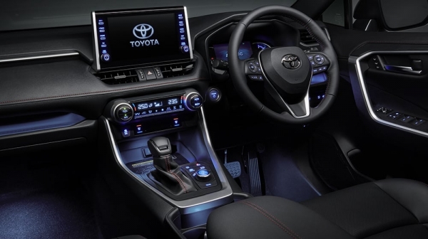 Toyota RAV4 PHEV ma przejechać bez wizyty na stacji nawet 1300 km