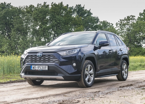 Ależ dziwna ta nowa Toyota RAV4. A nie, moment, to nowe Suzuki Across