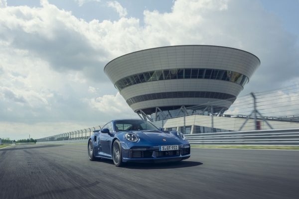 Oto nowe Porsche 911 Turbo. Więcej mocy i mniej niż 3 sekundy do setki