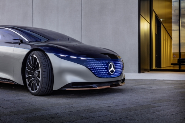 Mercedes zapowiada elektrycznego EQS z zasięgiem 700 km. Powodzenia z ładowaniem