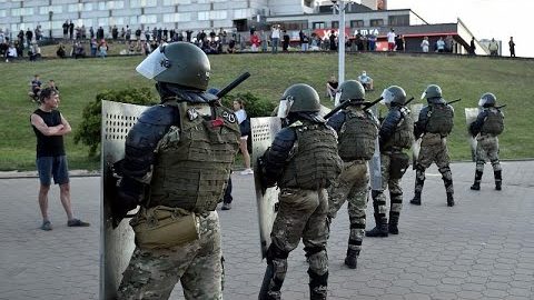 Белорусские телеведущие уволились с госканалов в знак протеста