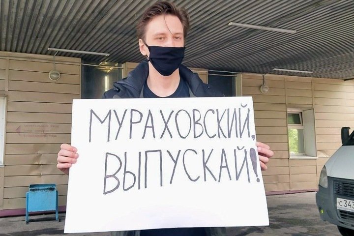 «Отравление или нет?» Навального «втайне» вывезли в Германскую клинику — последние новости фото и видео