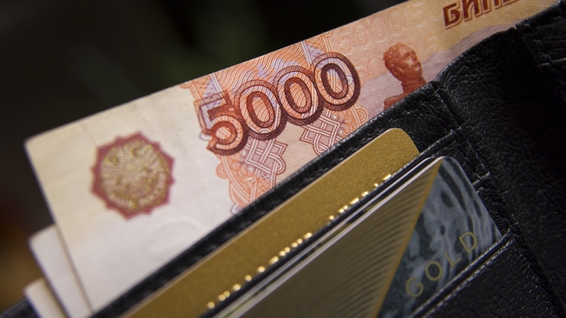 На Россию надвигается вал 5-тысячных купюр, ждать ли скачка цен?