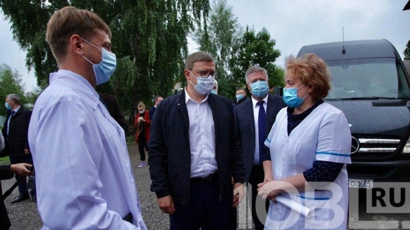 Ржавая «скорая», сниженные зарплаты и «комната пыток»: Алексей Текслер посетил больницы в Кропачево и Симе