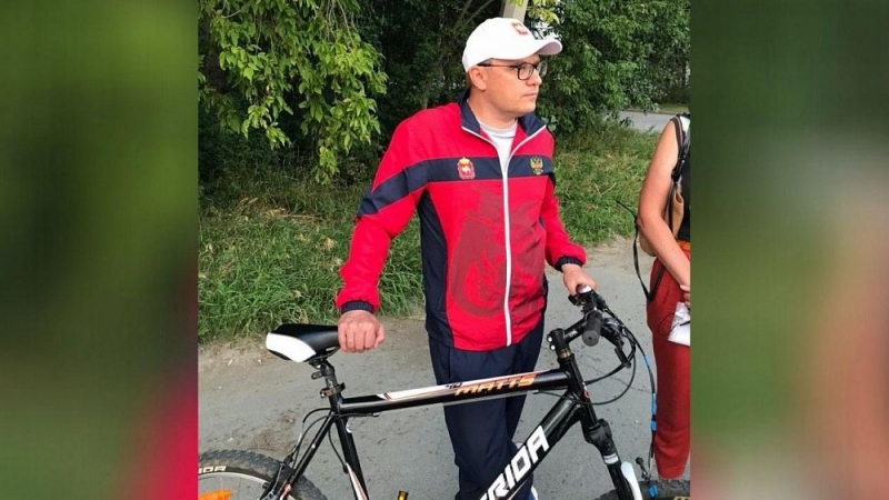 Алексей Текслер прокатился на велосипеде по Озерску