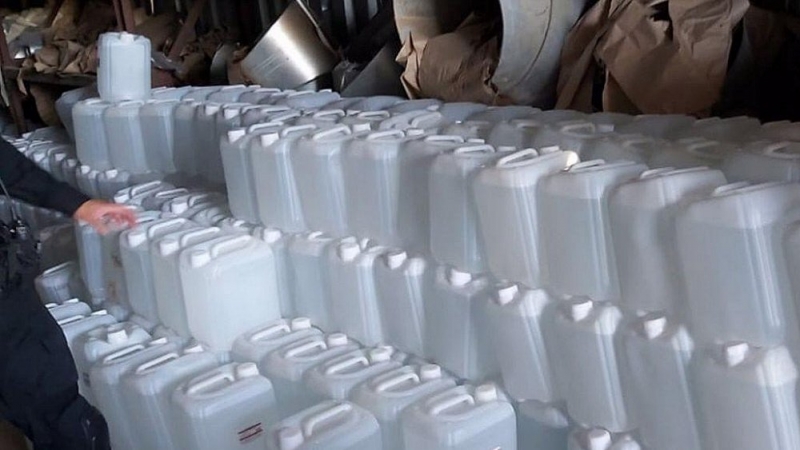Более 15 тысяч литров спирта изъяли у жителей Каслей 