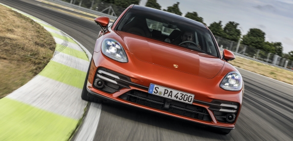Porsche Panamera po liftingu: jeszcze wygodniej, jeszcze szybciej, jeszcze dalej w trybie elektrycznym