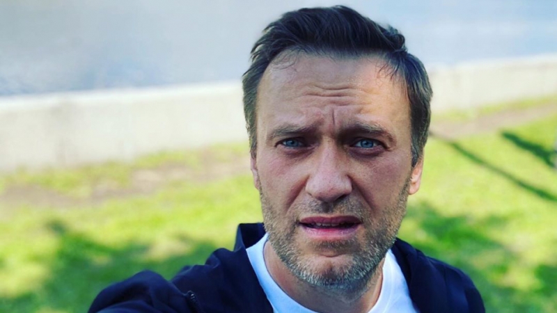 Отравили Навального, врачи разрешили транспортировку в Германию — последние новости фото и видео