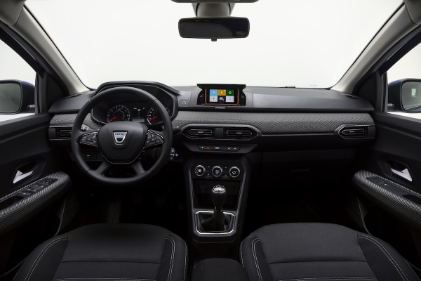 Nowa Dacia Sandero już prawie bez tajemnic. Analogowe zegary, 3 cylindry i CVT