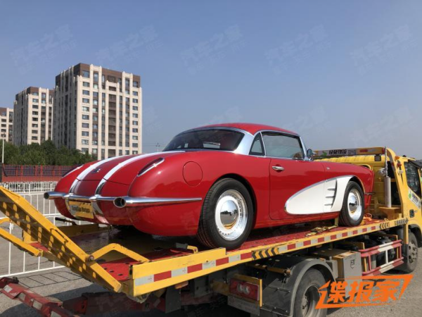 Chińczycy idą w retro i podrabiają Corvette C1. Beijing Moto Show obfituje w ciekawostki