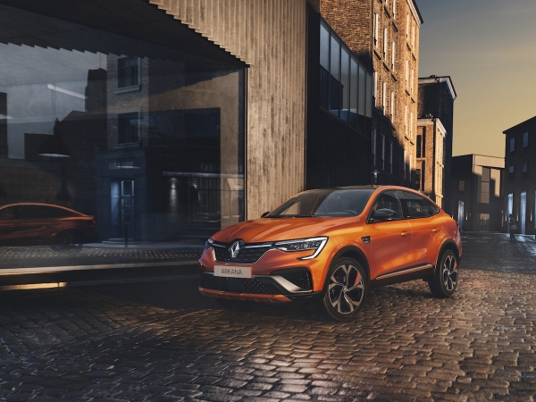 Renault Arkana wjeżdża do Europy. W ofercie wyłącznie napęd hybrydowy