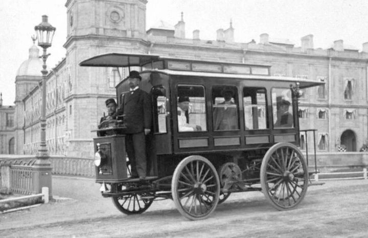 Первый электромобиль в России появился уже в конце 19 века