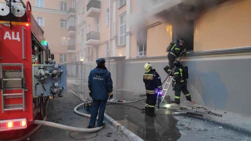 В Челябинске из-за пожара в магазине эвакуировали 10 человек