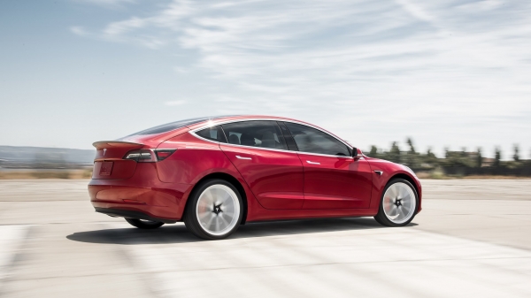 Tesla odświeża Model 3. Mniej chromu i zmienione wnętrze