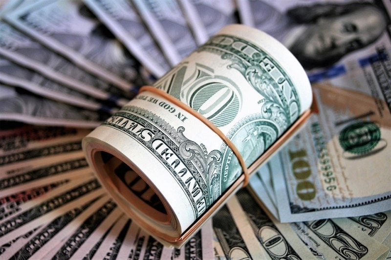 Доллар дорожает в надеже на экономические стимулы в США