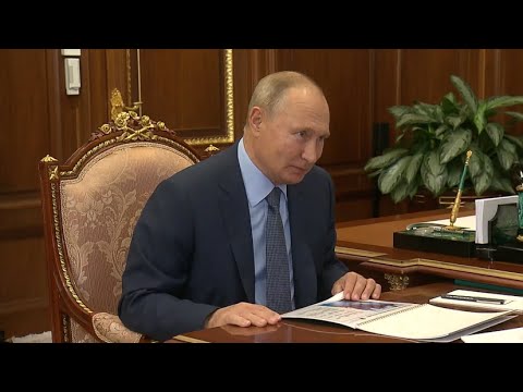 Путин поблагодарил Стивена Сигала за помощь в сохранении байкальского омуля