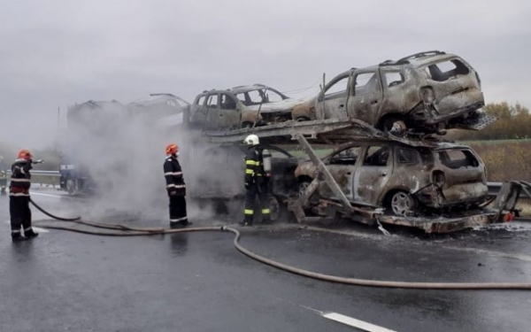 Kącik złych wiadomości: w Rumunii spaliła się lora pełna Dacii Duster