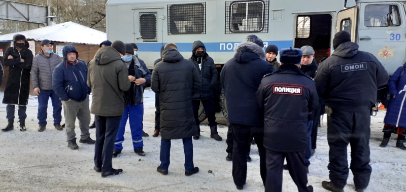 Рейды по рынкам Челябинска провели сотрудники полиции