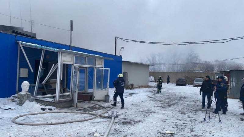 Причиной пожара в промзоне Челябинска мог стать взрыв газового баллона