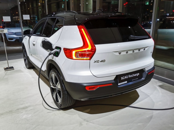 Volvo radzi: zabrońcie aut spalinowych zamiast dopłacać do elektrycznych. I ma rację