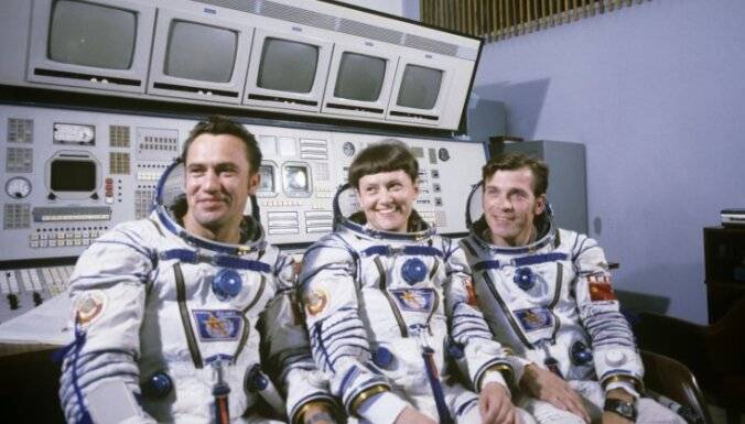
«Космическая» зарплата и достойная пенсия Валентины Терешковой: сколько получают первые советские космонавты сейчас                