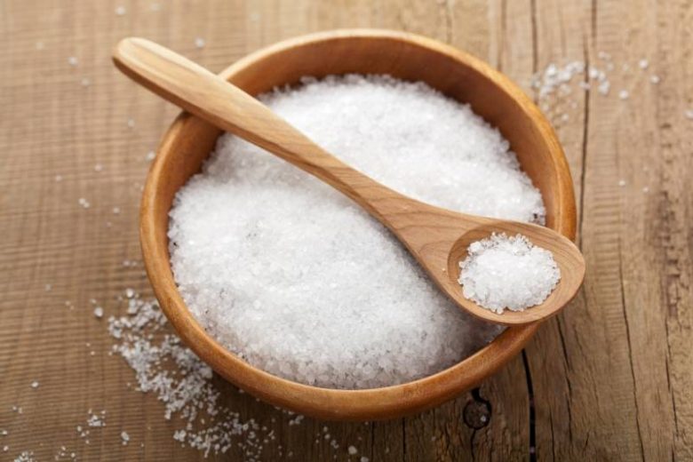 
Зачем опытные хозяйки добавляют в стиральный порошок обычную соль                
