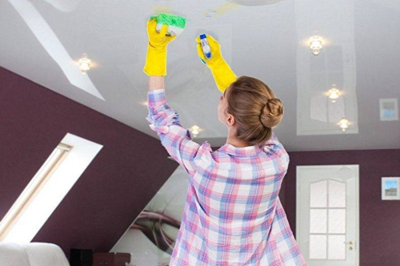
Как помыть натяжной потолок без разводов в домашних условиях                