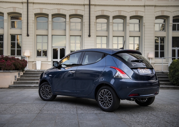 Tak, to nie żart. Lancia Ypsilon właśnie doczekała się liftingu