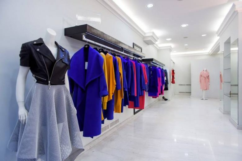 
Где покупать верхнюю женскую одежду – Интернет или местные магазины                
