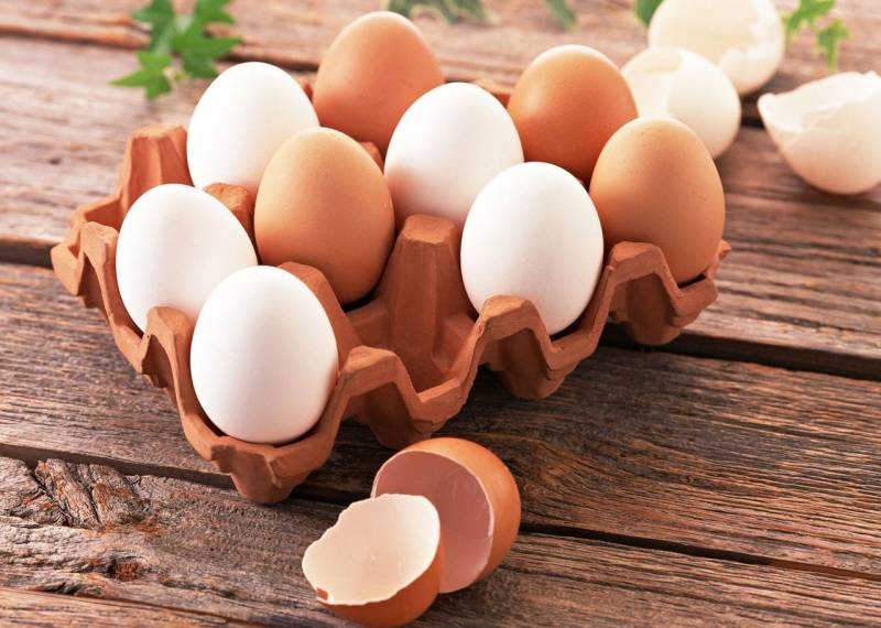 
Шеф-повар объяснил, почему не стоит покупать крупные куриные яйца                