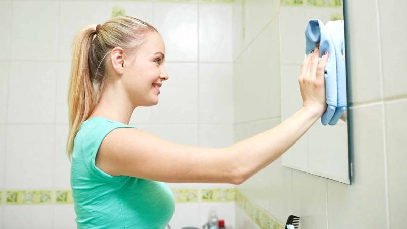 
Пять эффективных способов отмыть до блеска зеркала без химии                