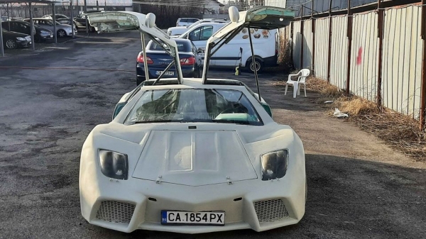 Idealna bułgarska robota: replika Lamborghini na bazie Fiata. Może nie jest ładna, ale jest droga