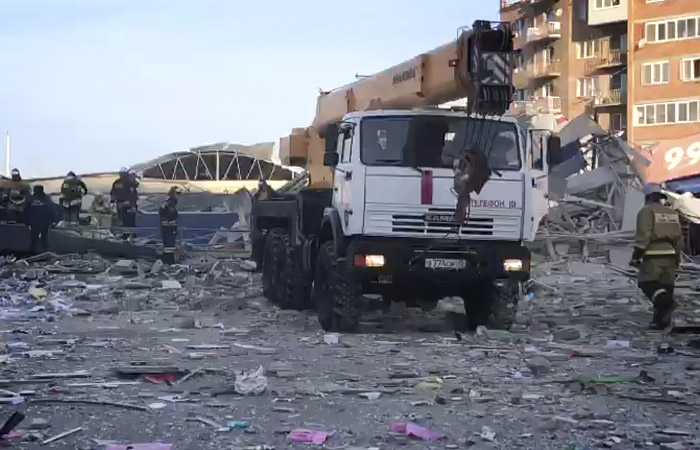 
Во Владикавказе ТЦ после взрыва превратился в руины: новые фото, видео и подробности                
