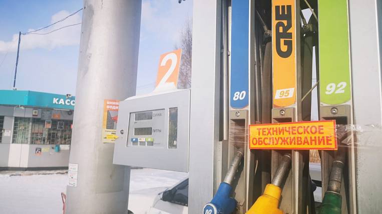 
Хабаровские власти обвинили водителей в увеличении цены бензина до 100 рублей за литр                