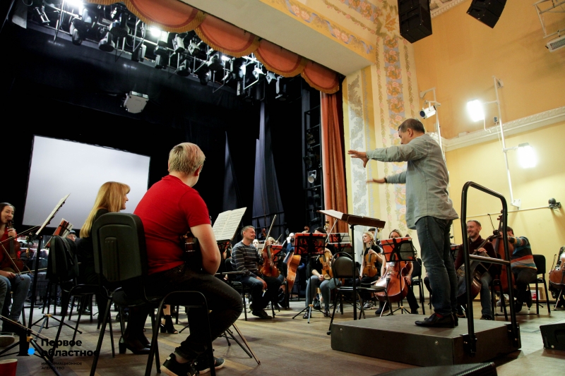Адик Абдурахманов: «Да, оркестру тесновато на сцене»