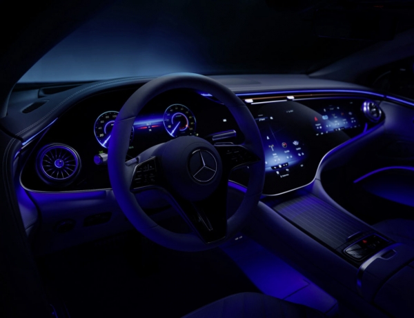 Oto wnętrze Mercedesa EQS już oficjalnie: panel ekranów ma ponad 1,4 metra