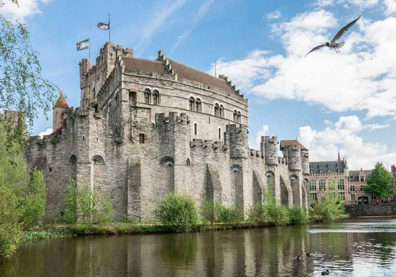 
Чтобы «пройти сквозь портал» в Средневековье, достаточно побывать в городе Гент                