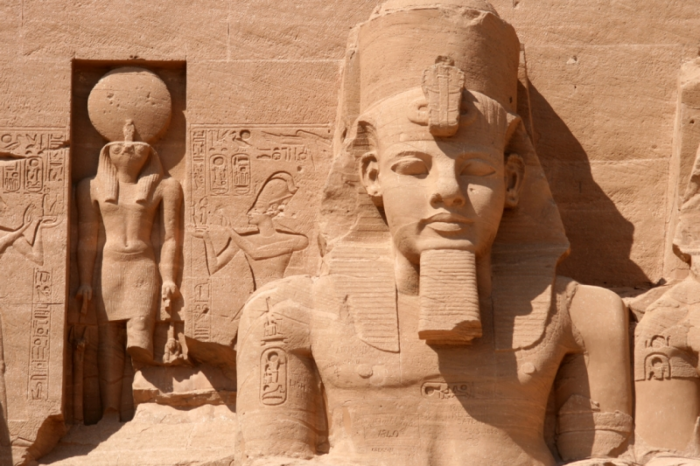 Зачем древнеегипетские фараоны носили накладные бороды