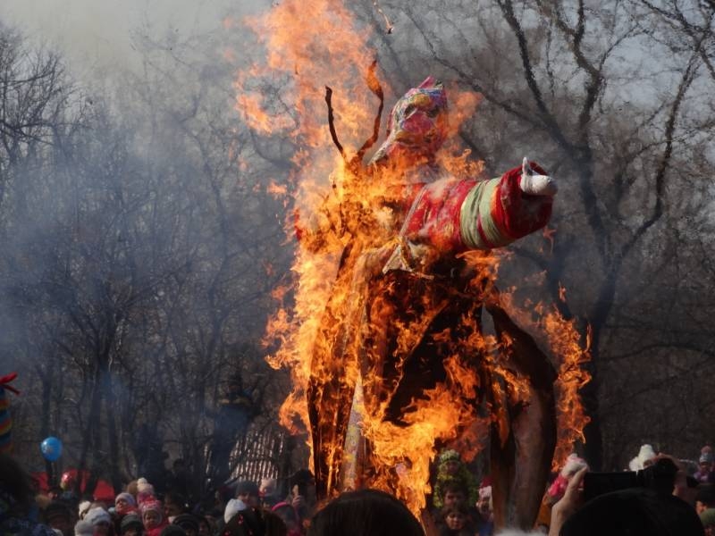 
Традиции и правила сжигания чучела на Масленицу                
