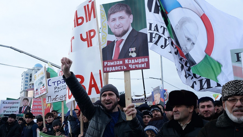 
Жители Чечни вышли на улицы на массовый митинг, требуя встречи с Кадыровым                