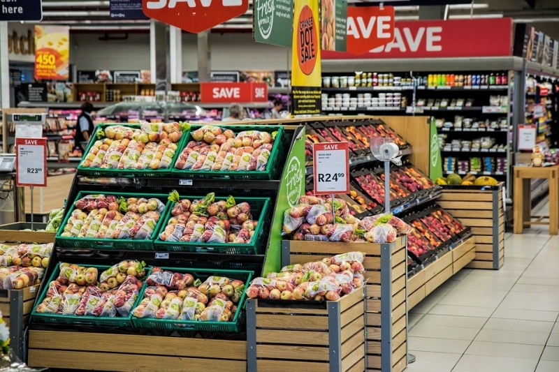 Цены на продукты в России продолжает лихорадить