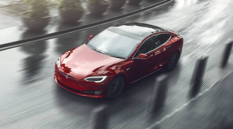 
Чем новая Tesla Model S Plaid лучше оригинальной версии электрокара Илона Маска                