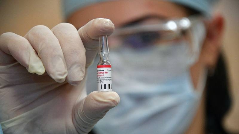 
К вакцинации от COVID-19 готов: список противопоказаний к прививке от коронавируса у взрослых, как подготовится                
