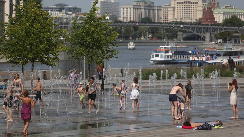 
В Москве зафиксирован опасный уровень ультрафиолетового излучения                