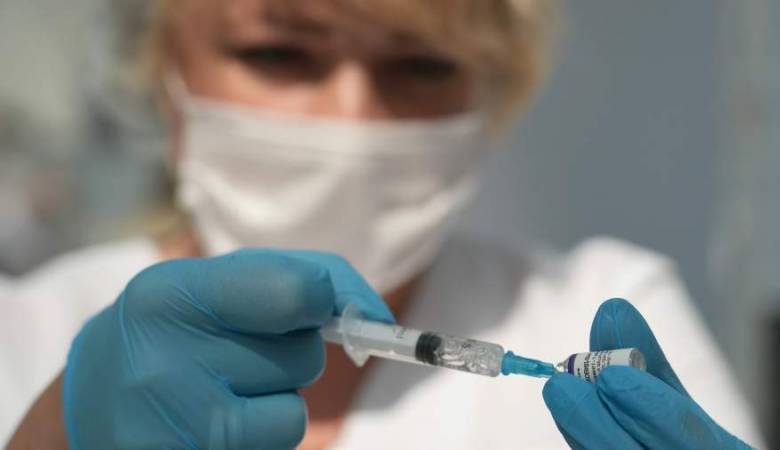 
В Роструде рассказали, могут ли отстранить от работы без прививки от COVID-19                