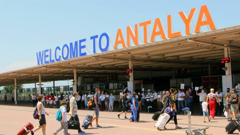 
Обстановка в Турции по коронавирусу на сегодняшний день остается нестабильной для туристов                