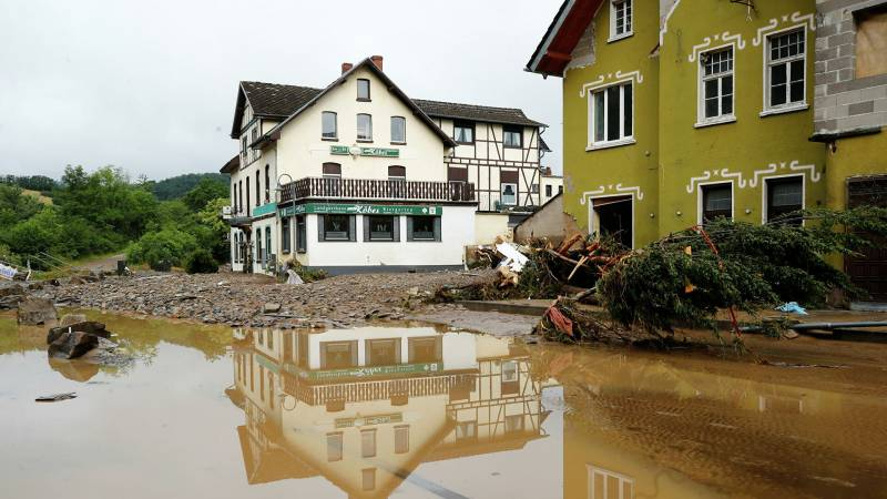 
Более 100 погибших и сотни пропавших без вести: число жертв от наводнения в Германии растет                