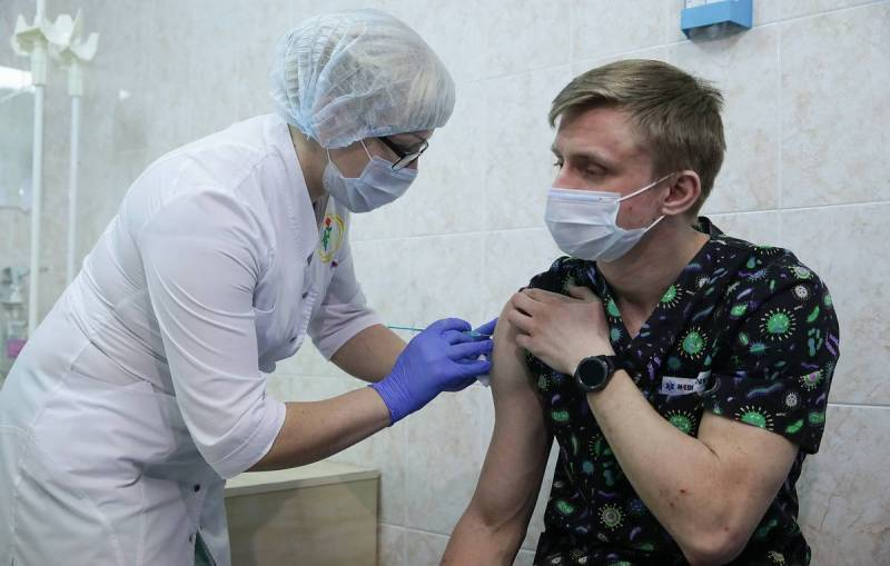 
Врачи раскрыли секрет востребованости вакцины КовиВак среди россиян                